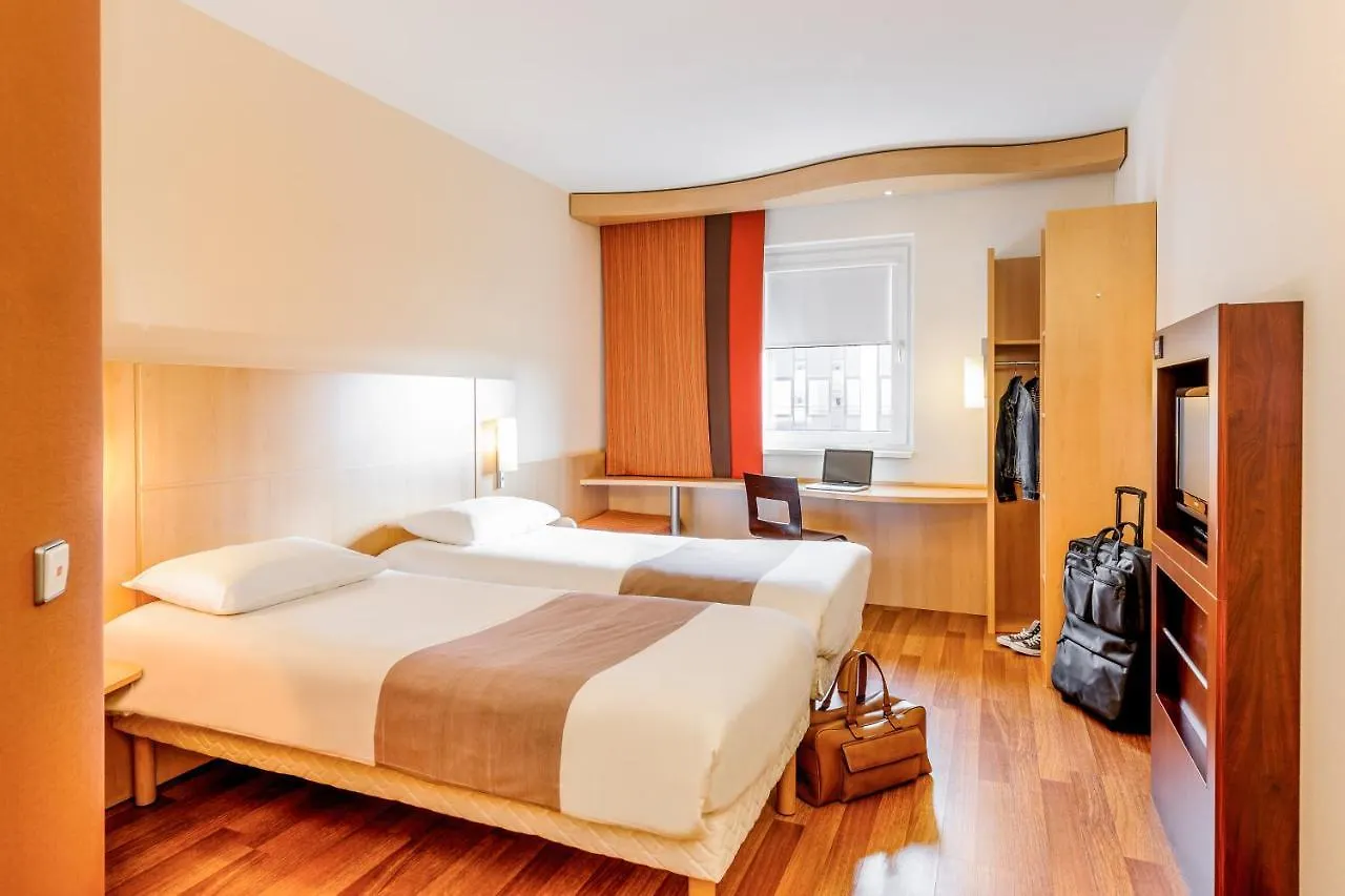 מלון מריניאן Ibis Marseille Provence Aeroport 3*,